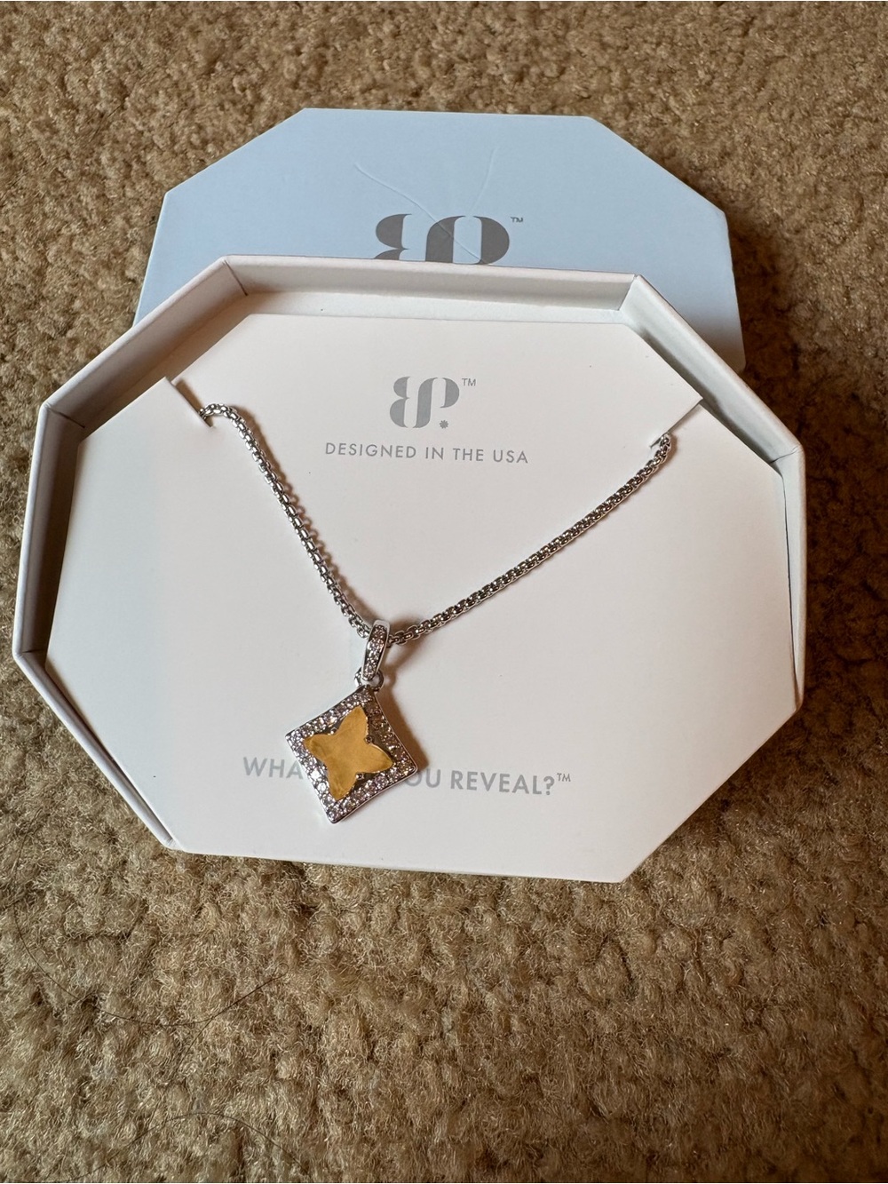 Kite Soirée og necklace